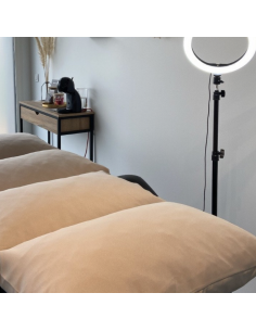 sur matelas beige pour salon de beauté 2